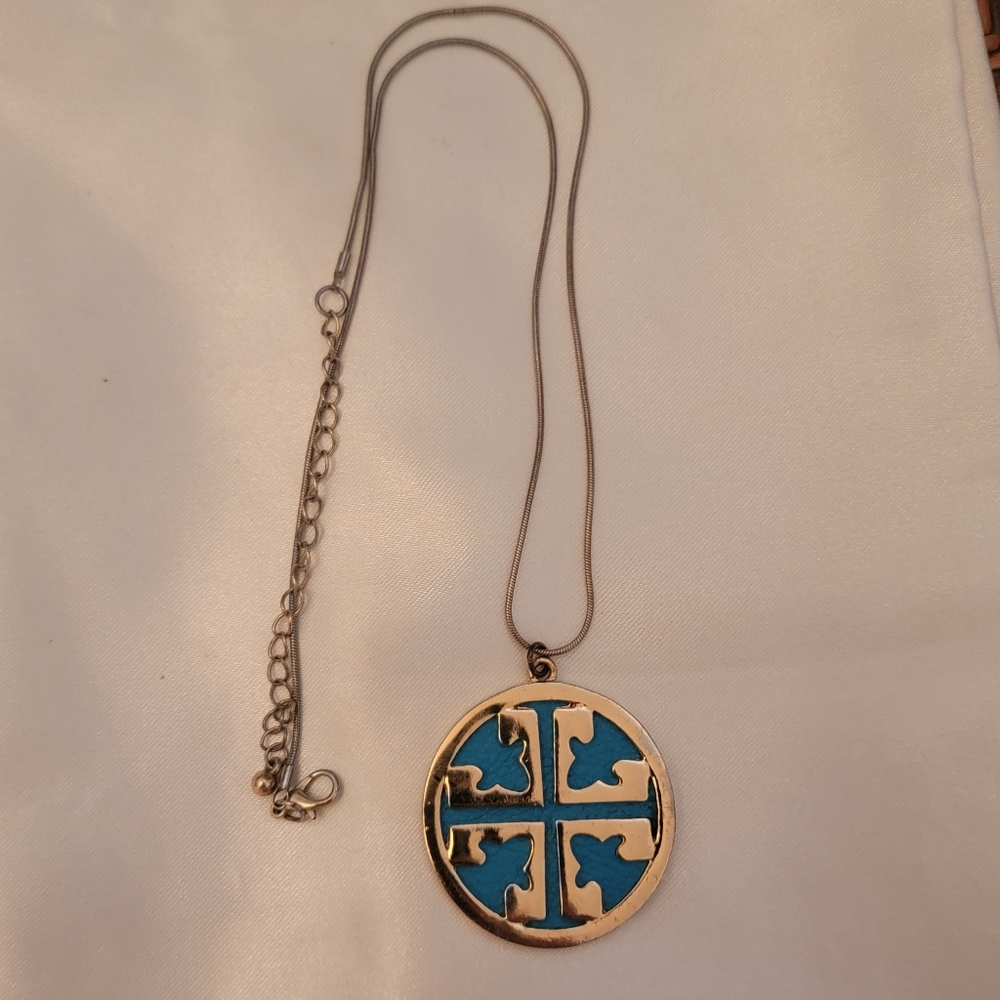 Gold Pendant Necklace
